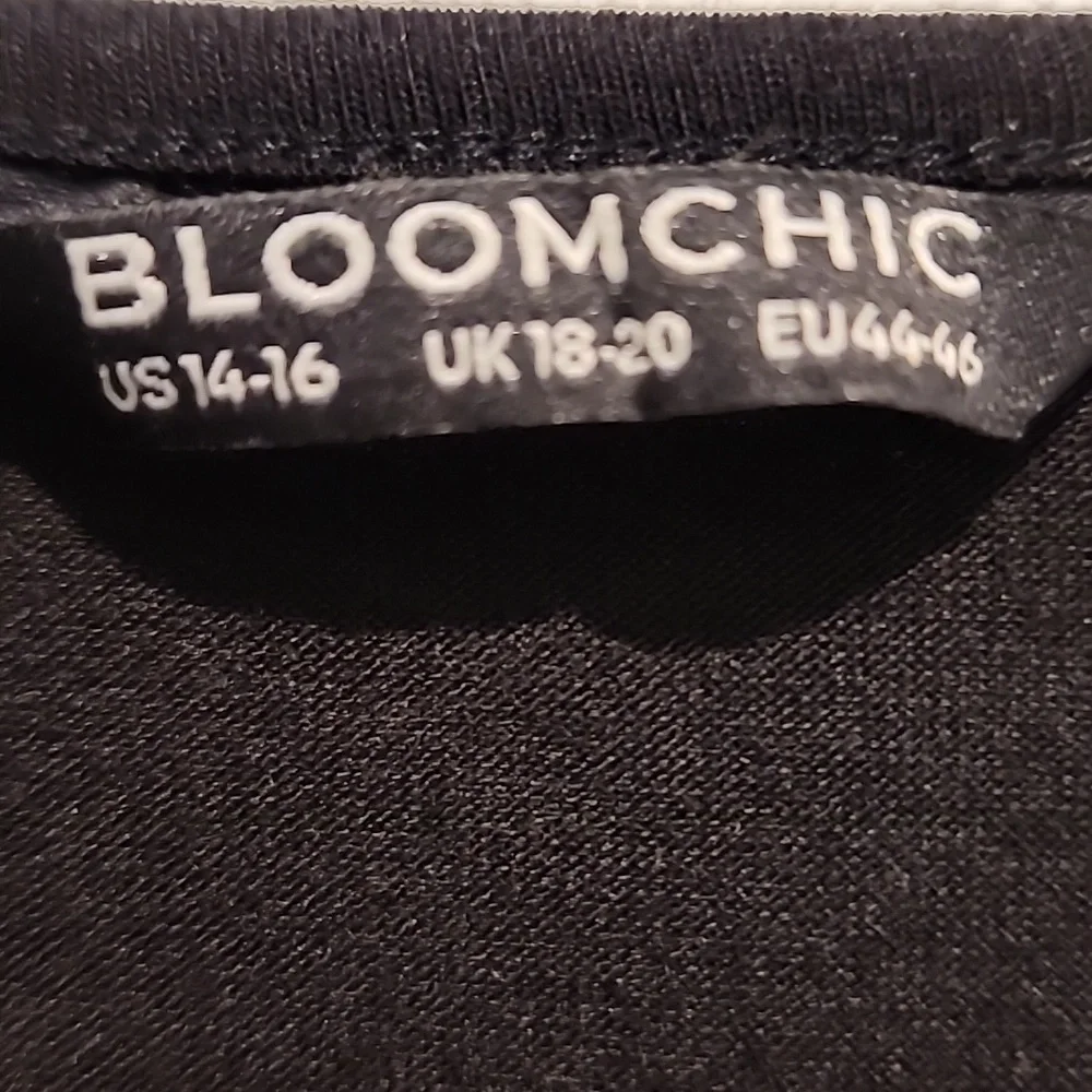 Bloomchic Black Long Sleeve Top With Flatteting Diagonal Ruffle Detail 1x - Picture 2 of 6